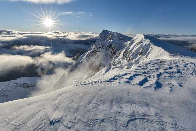 Les crêtes enneigées sur la montagne Piccolo Lagazuoi, Cortina d'Ampezzo, Dolomites, Italie — Photo de stock