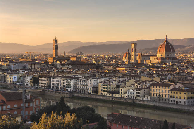 Paysage urbain au coucher du soleil,, Florence, Toscane, Italie, Europe — Photo de stock