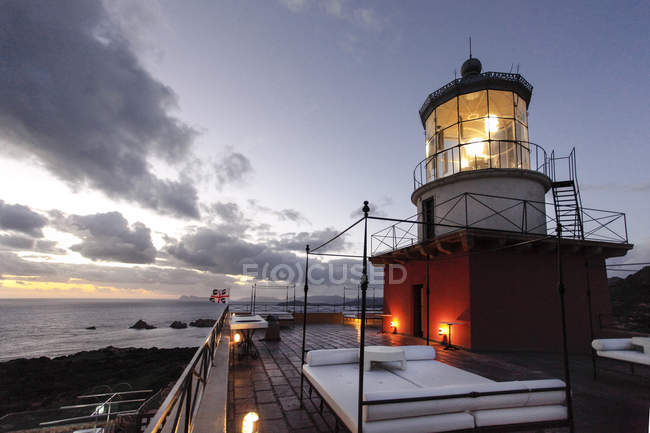 Faro di Capo Spartivento Lighthouse, Domus De Maria (CA), Cerdeña, Italia, Europa - foto de stock