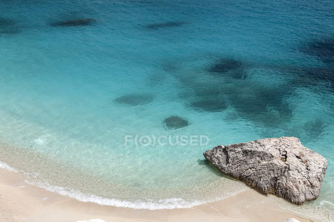 Cala Goloritz playa y costa, Baunei, Cerdeña, Italia, Europa - foto de stock