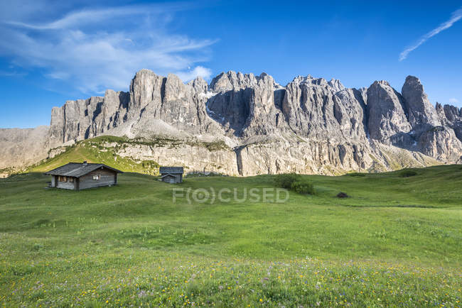 Los picos del Sella, Passo Gardena, Dolomitas, Tirol del Sur, Italia - foto de stock