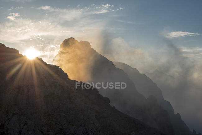 Le sommet du Gran Cir, groupe de sapins, Dolomites, Trentin-Haut-Adige, Dolomites, Italie — Photo de stock