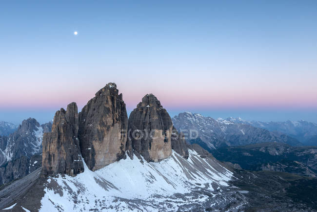 Crepúsculo sobre o Tre Cime di Lavaredo, Dolomites, Trentino-Alto Adige, Itália — Fotografia de Stock
