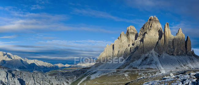 Tre Cime di Lavaredo, la cara sur, Auronzo, Cadore, Dolomitas, Alpes, Veneto, Trentino-Alto Adige, Italia. - foto de stock