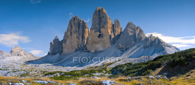Tre Cime di Lavaredo, la cara norte, Dolomitas, Alpes, Veneto, Trentino-Alto Adigio, italia - foto de stock