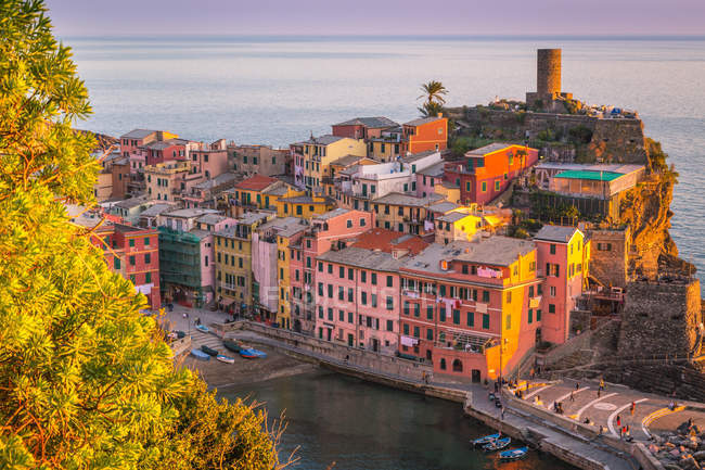 Panoramic view at sunset, Vernazza, Cinque Terre National Park, Ligury, Italy — Stock Photo