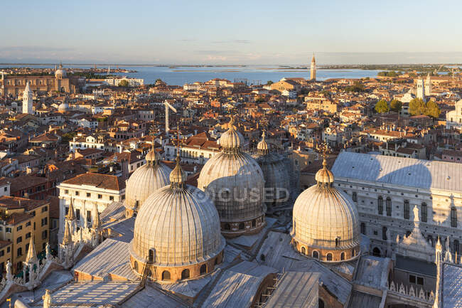 Markusbasilika, Blick vom Glockenturm, Venedig, Venetien, Italien, Europa — Stockfoto
