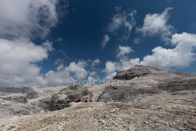 Hiking on the high route 2 in the Dolomites, Alps, Italy, Europe — Stock Photo