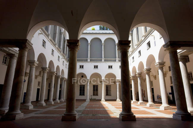 Cour du Palais Ducale, Gênes, Ligurie, Italie — Photo de stock