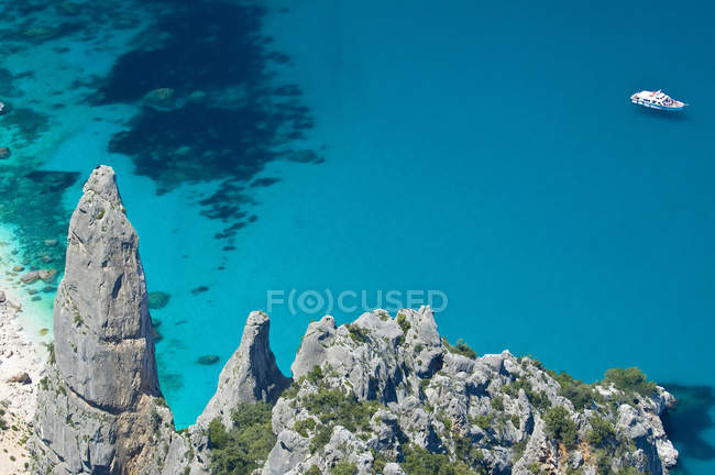 Punta Caroddi e Cala Goloritz, Veduta da Salinas, Baunei, Ogliastra, Golfo di Orosei, Sardinia, Italy — Stock Photo