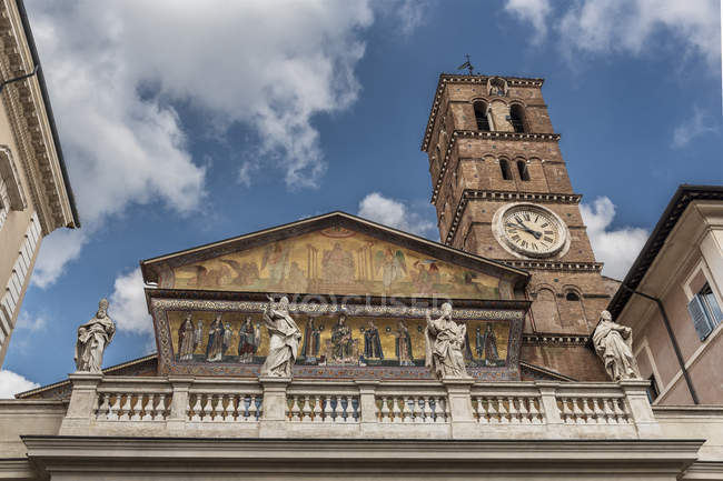 Santa Maria in Trastevere church, Piazza Santa Maria in Trastevere, Trastevere district, Roma, Lazio, Italia, Europa - foto de stock