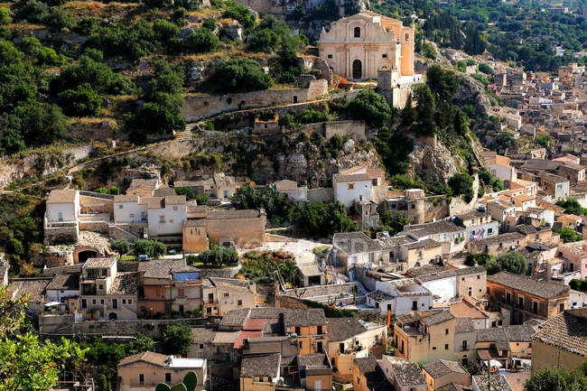 Paisaje urbano de Scicli e Iglesia de San Matteo, Ragusa, Sicilia, Italia, Europa - foto de stock