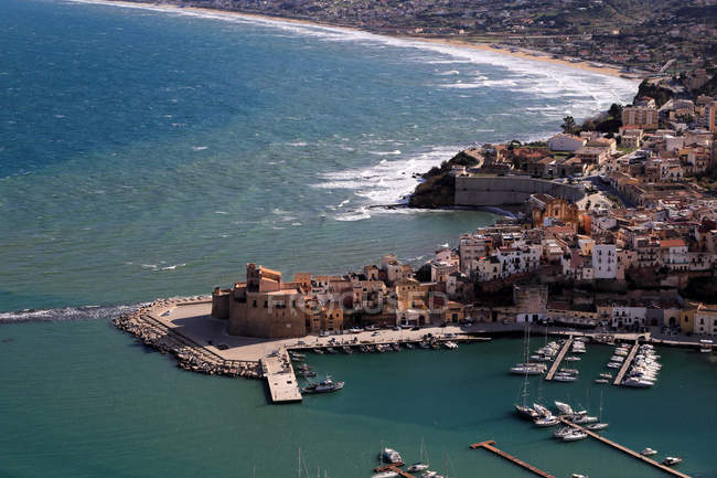 Vista aérea, Castellamare del Golfo, Sicilia, Italia, Europa - foto de stock