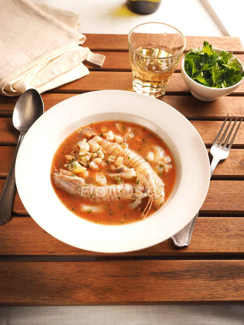 Brodetto alla marinara, sopa típica de peixe da costa adriática da região da Romanha, Emília Romanha, Itália, Europa — Fotografia de Stock