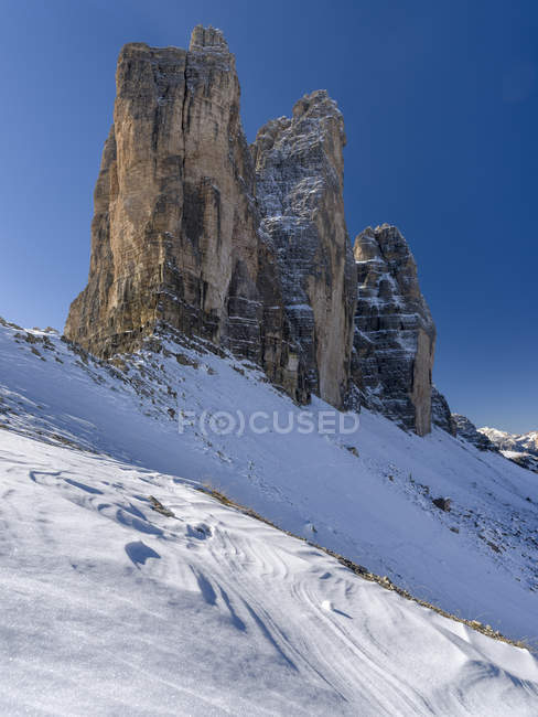 Die ikonischen drei zinnen - tre cime di lavaredo in Südtirol alto adige in den Dolomiten, ein Unesco-Weltnaturerbe. Blick vom Paternsattel in die Nordwände. europa, mitteleuropa, italien, — Stockfoto