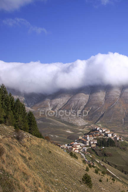 Elevated View of Castelluccio di Norcia, Landscape, Umbria, Italy, Europe — Stock Photo