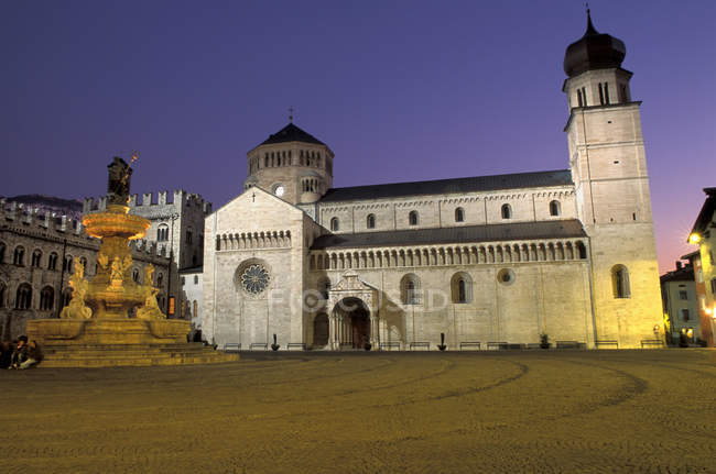 Neptune fountain and the Cathedral, Piazza Duomo, Trento, Trentino Alto Adige, Italy — Stock Photo