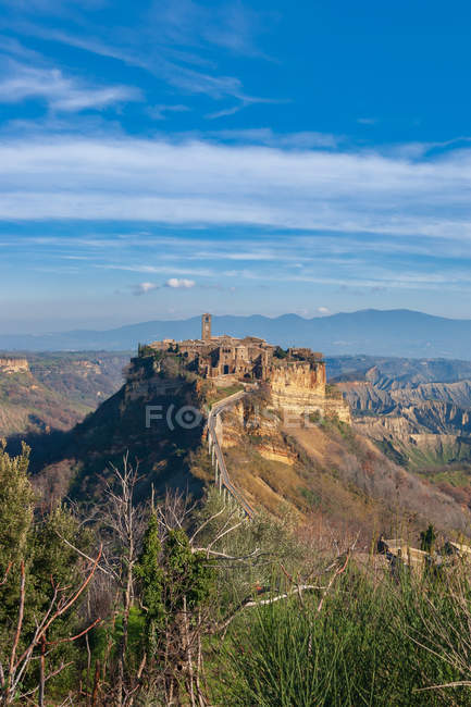 Вид на Чівіта-ді-Баньореджіо, село, Лаціо, Італія, Європа — стокове фото