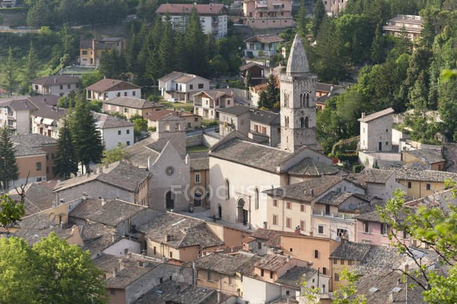 Veduta di Visso da Rapegna, Paesaggio, Marche, Italia, Europa — Foto stock