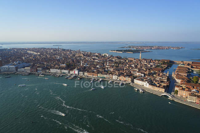 Blick auf Venedig aus dem Hubschrauber, Lagune von Venedig, Italien, Europa — Stockfoto