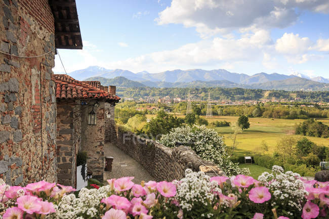 Medieval village of Ricetto di Candelo used as a refuge in times of attack during the Middle Age, Biella, Piedmont, Italy, Europe — Stock Photo