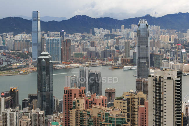 Hong Kong al atardecer, desde el pico Victoria, China - foto de stock