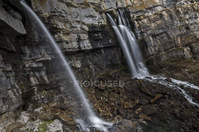 Cascada del Pis del Pesio, Valle del Pesio, Parque Marguareis, Piamonte, Italia, Europa - foto de stock