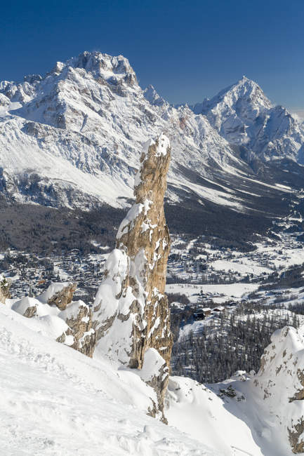 Cortina d 'Ampezzo, vista desde Tofane, Cortina d' Ampezzo, Veneto, Italia, Europa - foto de stock