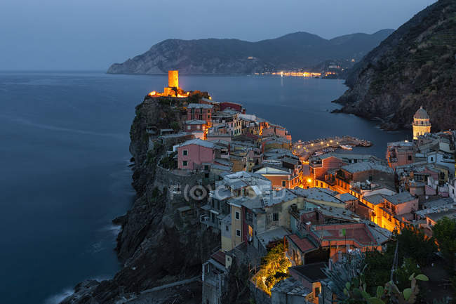 Vernazza, Cinque Terre, Castelo e aldeia de Doria, Ligury, Itália, Europa — Fotografia de Stock