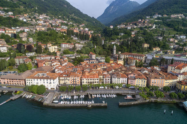 Vista aérea, Bellano, Lago de Como, Lombardía,. Italia, Europa - foto de stock