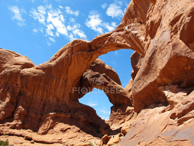 Double Arch, Arches national park, Moab, Utah, Estados Unidos - foto de stock