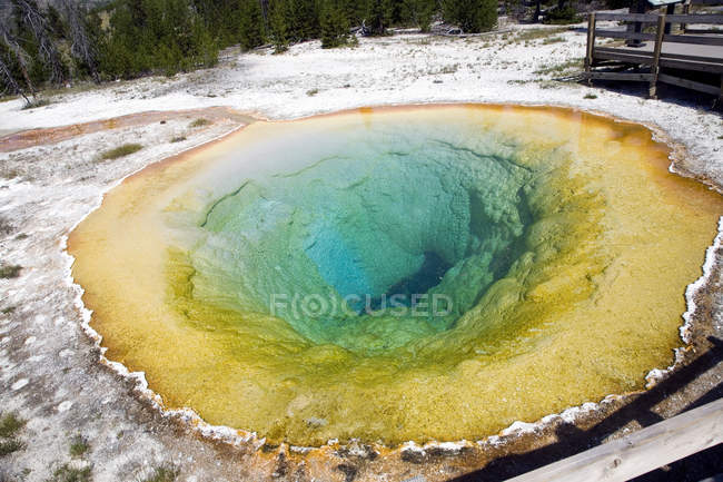 Morning glory pool, Old Faithful, Yellowstone National Park, Wyoming, Estados Unidos de América (Estados Unidos), Norteamérica - foto de stock