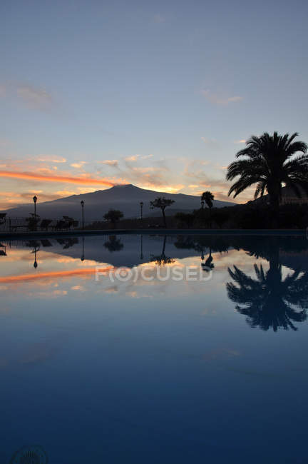 Taormina, piscina, Etna no fundo Messina, Sicília, Itália, Europa — Fotografia de Stock