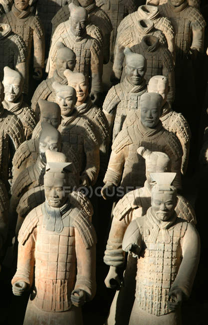 La più grande e importante attrazione di Xi'an: i guerrieri della terracotta. I guerrieri della terracotta fanno parte della grande tomba, costruita dal primo imperatore cinese, Qin Shi Huangdi, Shaanxi, Cina nord-occidentale, Asia. — Foto stock