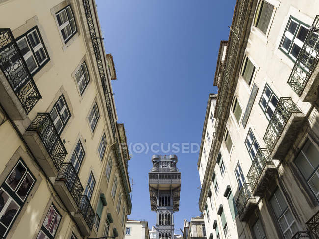 Elevador Santa Justa, икона на Байше. Лиссабон - столица Португалии. Европа, Южная Европа, Португалия, март — стоковое фото