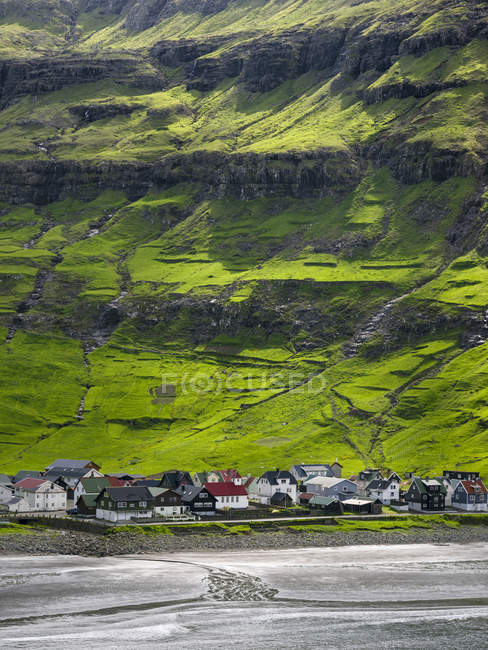 Village de Tjornuvik, L'île Streymoy, l'une des deux grandes îles des îles Féroé dans l'Atlantique Nord. Europe, Europe du Nord, Danemark, Îles Féroé — Photo de stock