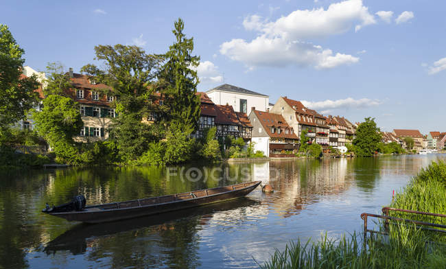 Vecchie case di pescatori sul fiume Regnitz, un quartiere chiamato Little Venice (Klein Venedig). Bamberga in Franconia, una parte della Baviera. Il centro storico è elencato come patrimonio mondiale dell'UNESCO 