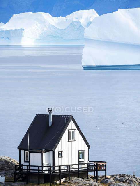 Маленький городок Уумманнак на севере западной Гренландии. Предпосылки / контекст Glaciated Nuussuaq (Nugssuaq) Peninsula. Америка, Северная Америка, Гренландия, Дания — стоковое фото