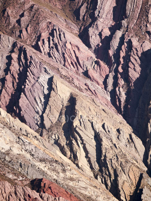 Die berühmte Felsformation serrania de hornocal in der Schlucht quebrada de humahuaca. Die Quebrada ist UNESCO-Weltkulturerbe. Südamerika, Argentinien, November — Stockfoto