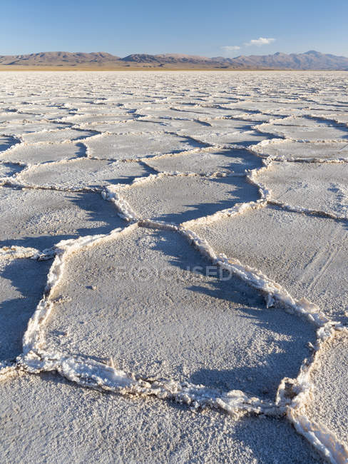 Oberfläche des Salars überwiegend Natriumchlorid. Landschaft auf den Salinen salar salinas grandes im Altiplano. Südamerika, Argentinien — Stockfoto