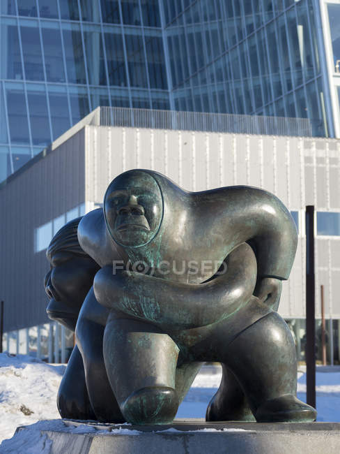 Escultura Kaassassuk de Simon Kristoffersen. Marco e símbolo da idenidade gronelandesa como país. Nuuk, a capital da Groenlândia. América do Norte, Gronelândia — Fotografia de Stock