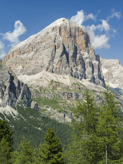 Tofana de Rozes desde el sur en las dolomitas de Cortina d 'Ampezzo. Parte del patrimonio mundial de la UNESCO las dolomitas. Europa, Europa Central, Italia - foto de stock