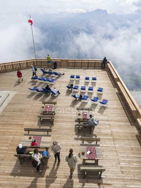 Viewing platform of the Cable car up to the Tofana di Mezzo in the dolomites of the Veneto near Cortina d'Ampezzo .  The Tofane are part of the UNESCO world heritage the Dolomites. Europe, Central Europe, Italy — Stock Photo