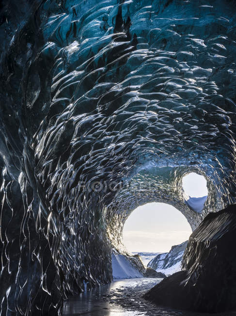 Ice cave at the northern shore of glacial lagoon Joekulsarlon in glacier Breidamerkurjoekull in Vatnajoekull NP. Europe, Northern Europe, Iceland — Stock Photo