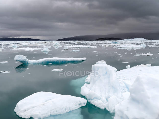 Icebergs na Baía Disko, Groenlândia, Dinamarca, agosto — Fotografia de Stock