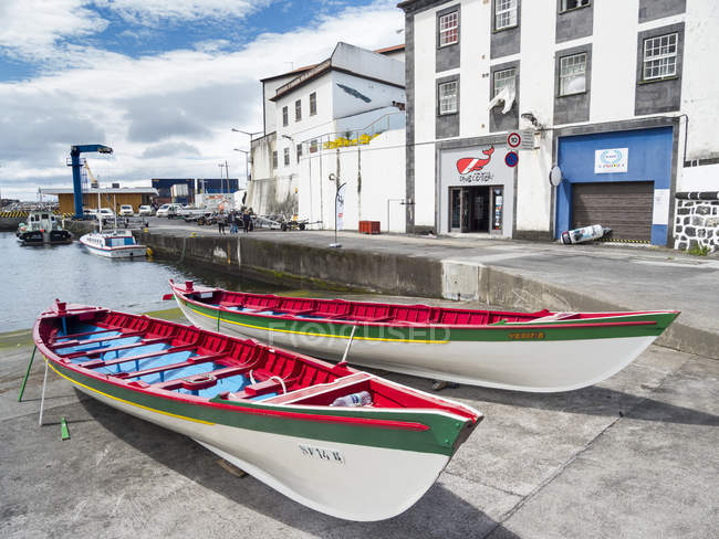 Traditional boat for catching whales, now used for recreational purposes. Velas, the main town on the island. Sao Jorge Island, an island in the Azores (Ilhas dos Acores) in the Atlantic ocean. The Azores are an autonomous region of Portugal. Europe, — Stock Photo