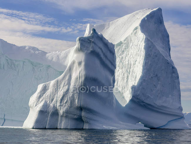 Iceberg in the Uummannaq Fjord System. América, América del Norte, Groenlandia, Dinamarca - foto de stock