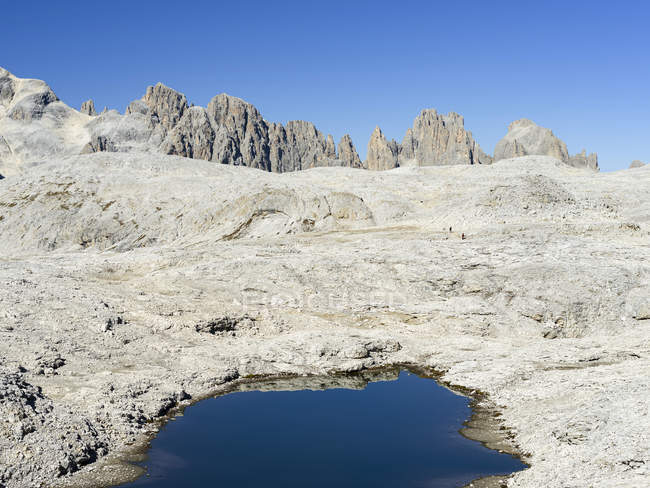 Vista para os picos de Focobon. O planalto alpino Altipiano delle Pale di San Martino no grupo Pala nas dolomitas do Trentino. O grupo Pala faz parte do patrimônio mundial da UNESCO Dolomitas. Europa, Europa Central, Itália, Trentino — Fotografia de Stock