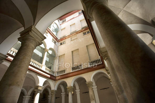 Palacio Rosso patio, Patrimonio de la Humanidad UNESCO sitio Via Garibaldi, Strade Nuove, Rolli Palaces, Génova, Ligury, Italia. - foto de stock