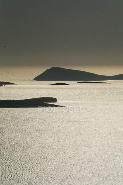Île de Koutsomiti et Kounoupi au lever du soleil, Astypalée, Dodécanèse, Grèce, Europe — Photo de stock